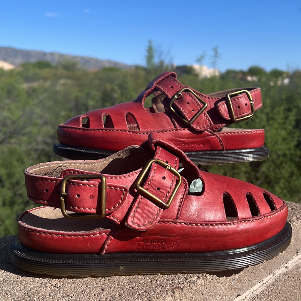 Dr. Martens Mie Red Vintage Closed Toe Platform Sandals Uk 6